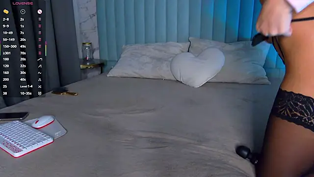 AmberShays online show from November 2025 04:23:01 PM