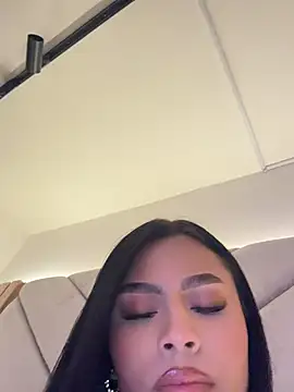 Snapshot of Michell_sr chatting on April 2026 02:03:02 AM Michell sr online show from April 2026 02:03:02 AM