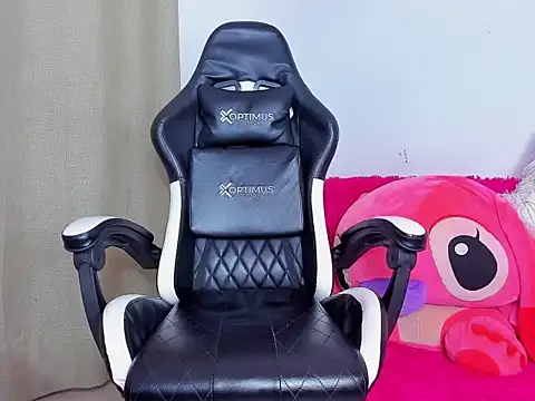 Snapshot of Laurita__Os chatting on January 2025 11:45:01 PM Laurita  Os online show from January 2025 11:45:01 PM