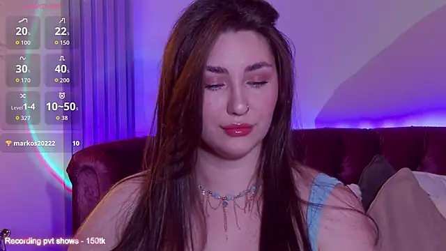 Snapshot of KiraBarlows chatting on December 2025 08:47:01 PM KiraBarlows online show from December 2025 08:47:01 PM