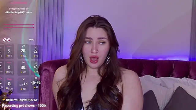 Snapshot of KiraBarlows chatting on December 2025 07:17:01 AM KiraBarlows online show from December 2025 07:17:01 AM