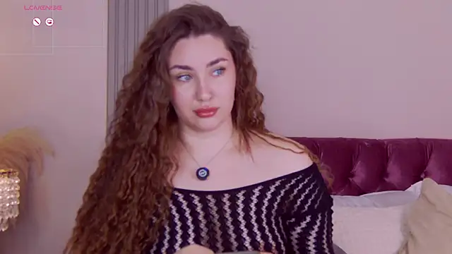 Snapshot of KiraBarlows chatting on June 2026 05:31:02 AM KiraBarlows online show from June 2026 05:31:02 AM