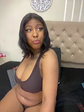 Snapshot of yelicampbell chatting on March 2025 03:14:01 AM yelicampbell online show from March 2025 03:14:01 AM