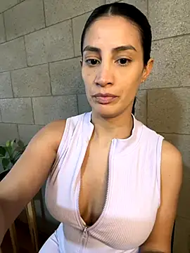 Snapshot of Putitatease chatting on September 2025 03:22:02 PM Putitatease online show from September 2025 03:22:02 PM