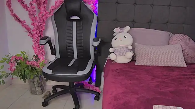 AmandaBrooks 18 online show from November 2025 02:00:02 AM