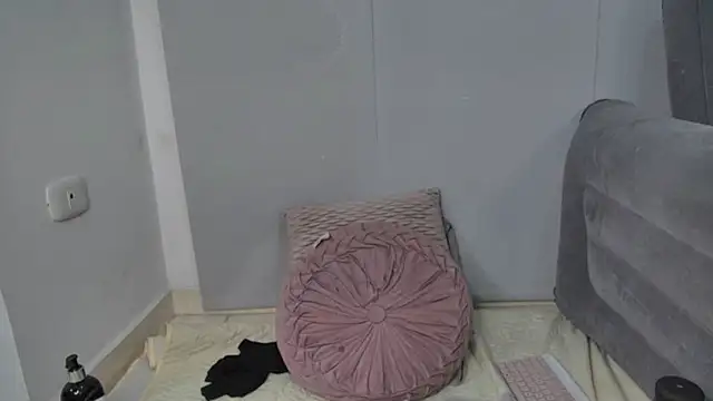 Snapshot of AmandaBrooks_18 chatting on April 2026 06:19:01 AM AmandaBrooks 18 online show from April 2026 06:19:01 AM