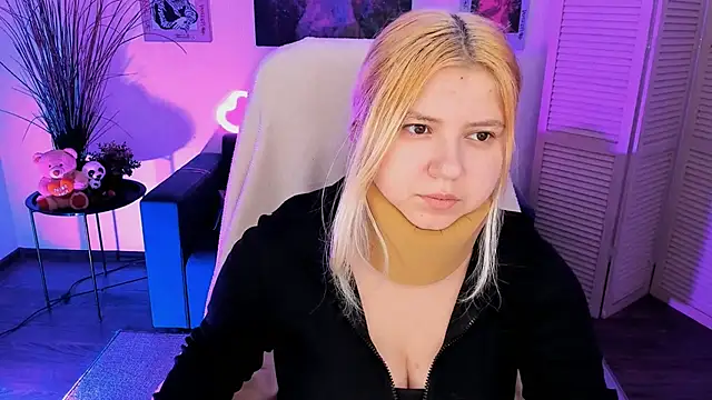 DiaAngell online show from November 2025 06:42:02 PM