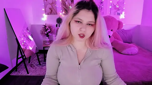 Snapshot of DiaAngell chatting on April 2026 07:47:02 PM DiaAngell online show from April 2026 07:47:02 PM