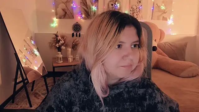 Snapshot of DiaAngell chatting on April 2026 07:53:01 PM DiaAngell online show from April 2026 07:53:01 PM