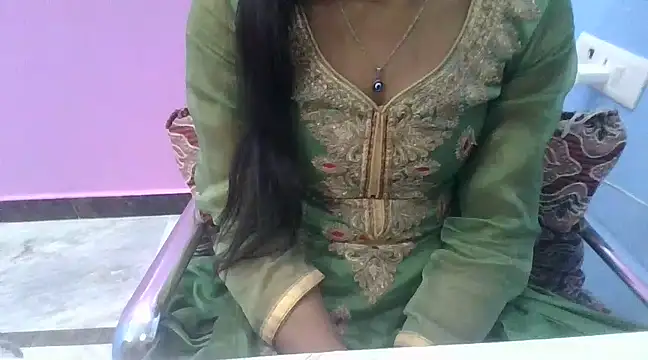 Snapshot of Leoni_G chatting on March 2025 09:18:02 AM Leoni G online show from March 2025 09:18:02 AM