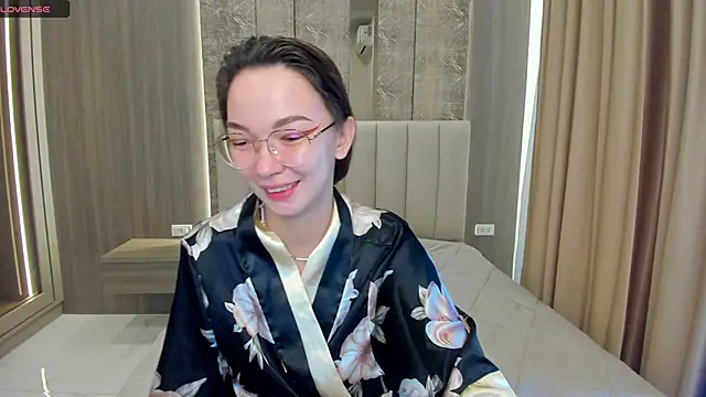 SusannJohnson online show from November 2025 12:22:01 AM