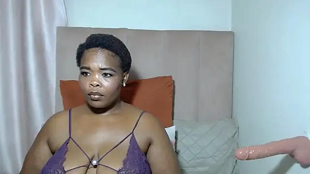 Snapshot of Hazel-nutt chatting on February 2025 07:35:01 PM Hazel-nutt online show from February 2025 07:35:01 PM