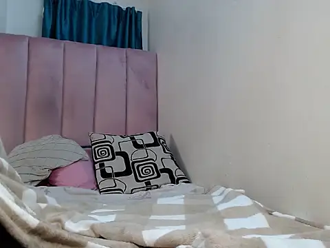 Snapshot of Hazel-nutt chatting on February 2025 06:25:02 AM Hazel-nutt online show from February 2025 06:25:02 AM