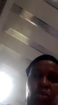 Snapshot of bubblendz1988 chatting on March 2025 06:43:01 AM bubblendz1988 online show from March 2025 06:43:01 AM