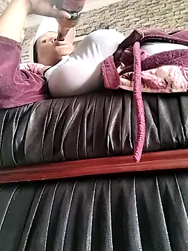 Snapshot of bubblendz1988 chatting on October 2025 10:47:01 AM bubblendz1988 online show from October 2025 10:47:01 AM