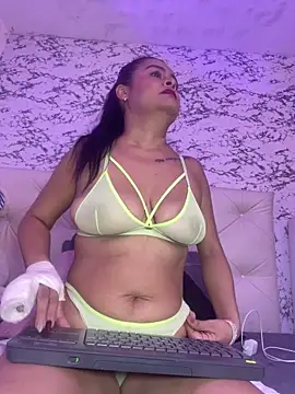 Snapshot of Lili__taylor chatting on September 2025 04:28:01 AM Lili taylor online show from September 2025 04:28:01 AM