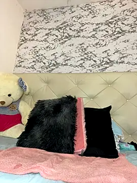 Snapshot of Lili__taylor chatting on October 2025 03:49:01 AM Lili taylor online show from October 2025 03:49:01 AM