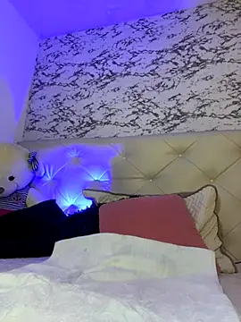 Snapshot of Lili__taylor chatting on October 2025 12:44:02 AM Lili taylor online show from October 2025 12:44:02 AM