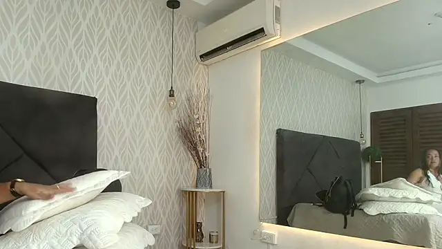 lorena medina online show from February 2025 10:40:01 PM