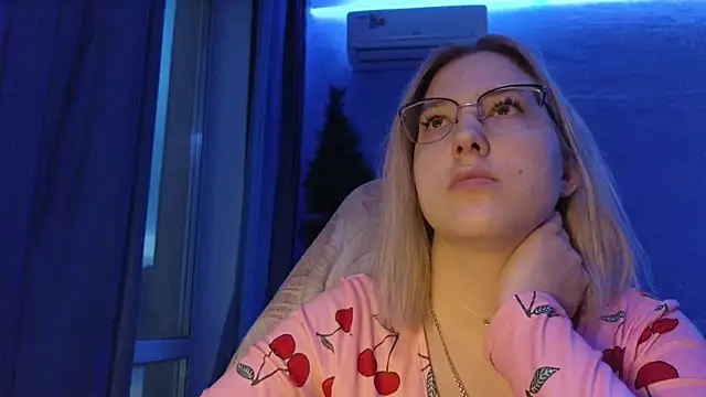 Snapshot of HotBrandyX chatting on January 2026 10:39:02 AM HotBrandyX online show from January 2026 10:39:02 AM