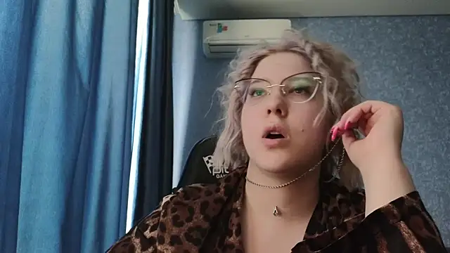 Snapshot of HotBrandyX chatting on April 2026 08:30:01 AM HotBrandyX online show from April 2026 08:30:01 AM