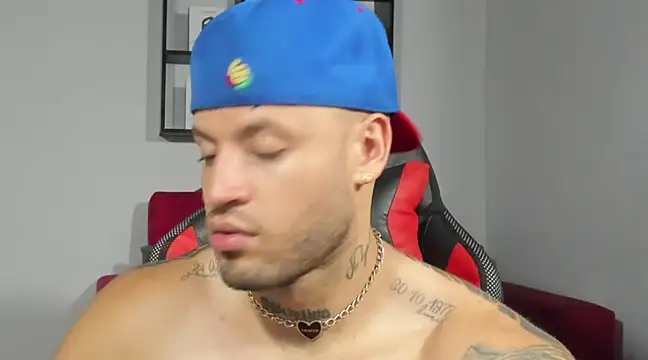 Snapshot of dereckgreen chatting on February 2025 11:17:01 PM dereckgreen online show from February 2025 11:17:01 PM