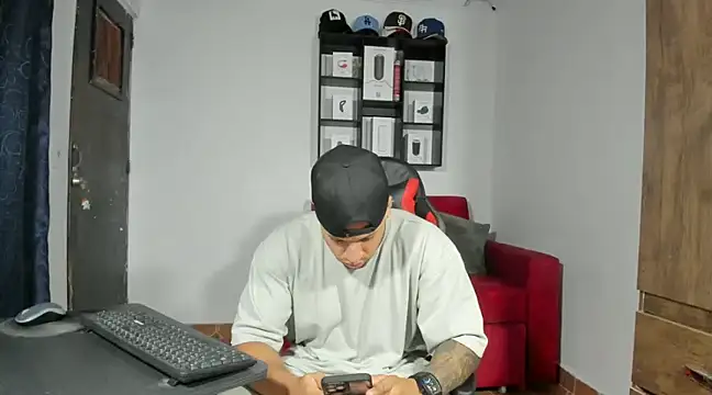 Snapshot of dereckgreen chatting on February 2025 03:55:02 AM dereckgreen online show from February 2025 03:55:02 AM