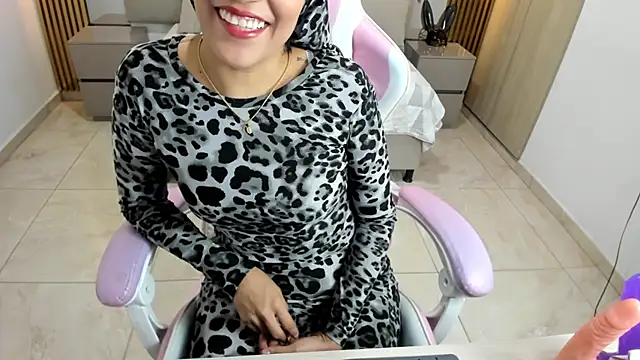 Zulema hamdi online show from February 2025 02:57:02 PM