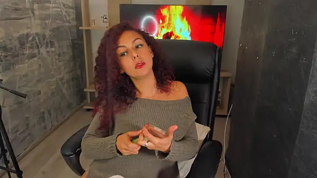 Snapshot of DalayMoore chatting on January 2025 04:02:01 PM DalayMoore online show from January 2025 04:02:01 PM