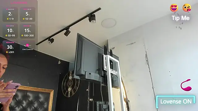 Snapshot of DalayMoore chatting on September 2025 07:51:02 PM DalayMoore online show from September 2025 07:51:02 PM