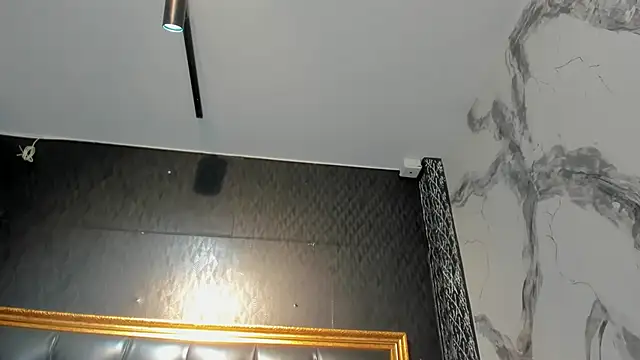 Snapshot of DalayMoore chatting on November 2025 08:00:01 PM DalayMoore online show from November 2025 08:00:01 PM