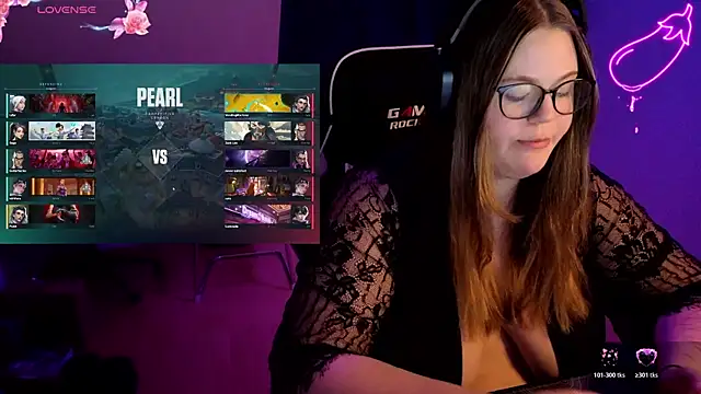 EveBaker04 online show from December 2025 04:47:02 PM