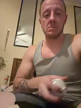 biggzee6 online show from February 2026 01:01:02 AM