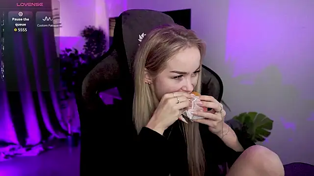 DakotaaJohnnson online show from September 2025 11:01:01 AM