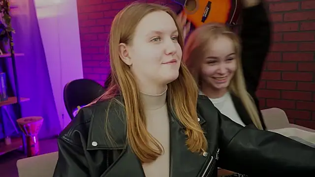 DakotaaJohnnson online show from September 2025 12:53:01 PM