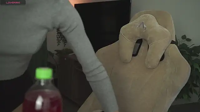 DakotaaJohnnson online show from October 2025 11:54:01 AM