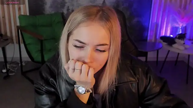 DakotaaJohnnson online show from November 2025 09:10:01 AM