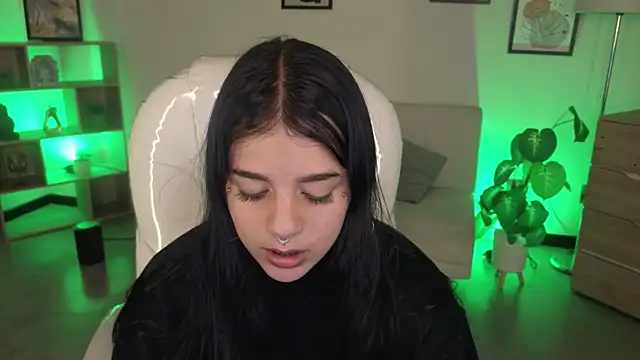 Nicole Foxx  online show from November 2025 07:24:02 PM