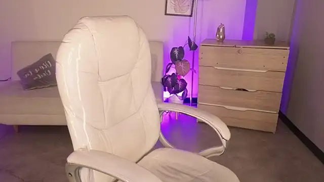 Nicole Foxx  online show from December 2025 08:27:01 PM