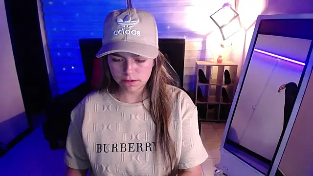 Kitten Cam online show from November 2025 03:17:01 AM