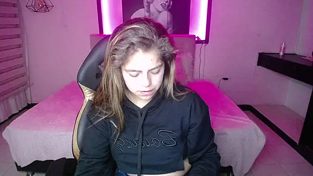 Kitten Cam online show from November 2025 02:55:01 AM