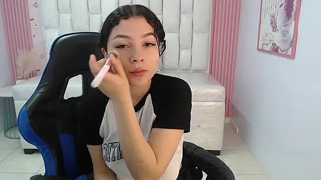 shalon diaz s online show from September 2025 01:02:01 PM