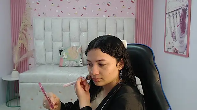 shalon diaz s online show from October 2025 01:08:02 PM