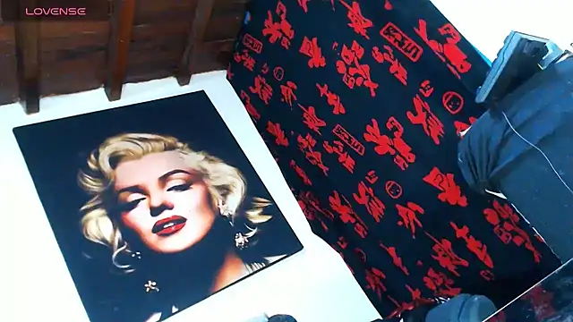 Snapshot of licy_blonde_hot chatting on April 2026 09:18:01 AM licy blonde hot online show from April 2026 09:18:01 AM