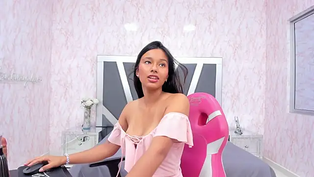 Snapshot of LIA_SWAN_ chatting on February 2025 07:15:02 AM LIA SWAN  online show from February 2025 07:15:02 AM