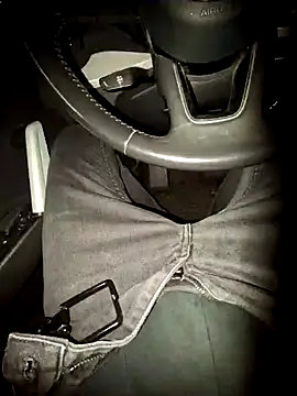 Snapshot of Nzino1983 chatting on March 2026 06:18:02 PM Nzino1983 online show from March 2026 06:18:02 PM