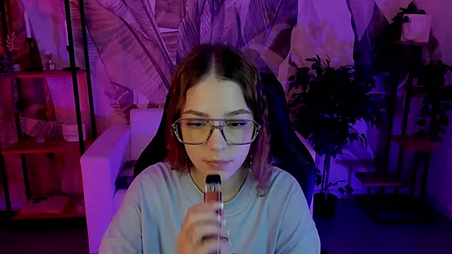 PamBeesly online show from January 2025 02:31:02 PM