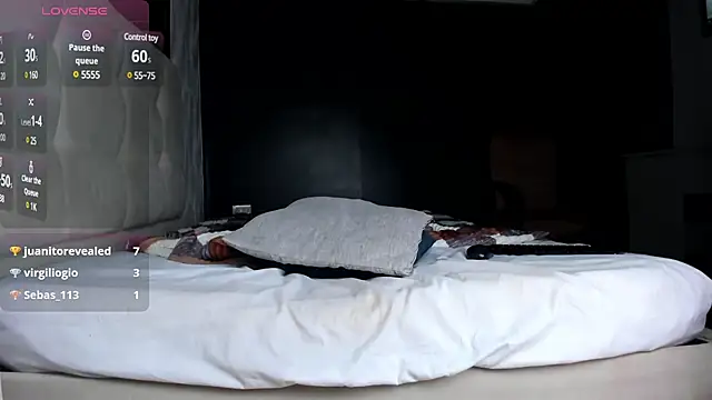 Snapshot of Zoe_Cheshire chatting on March 2025 09:43:01 AM Zoe Cheshire online show from March 2025 09:43:01 AM