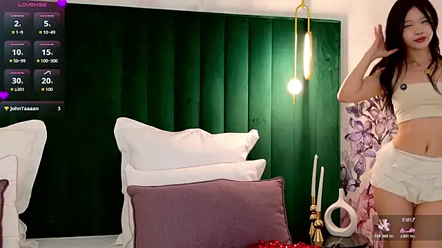 Snapshot of AnneCurtis chatting on April 2026 03:09:01 AM AnneCurtis online show from April 2026 03:09:01 AM