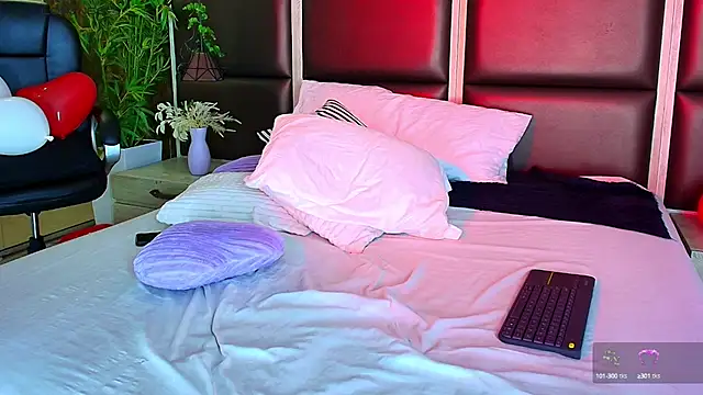 Bella Smiith  online show from February 2025 01:32:01 AM